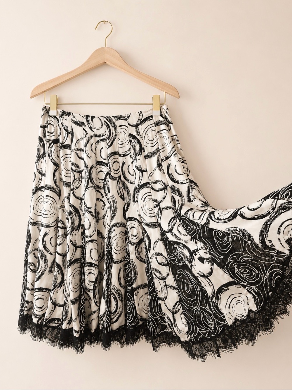 Carmen Marc Valvo 100% Silk Black & Ivory Flowy Swirl Skirt with Lace Hem Size 6